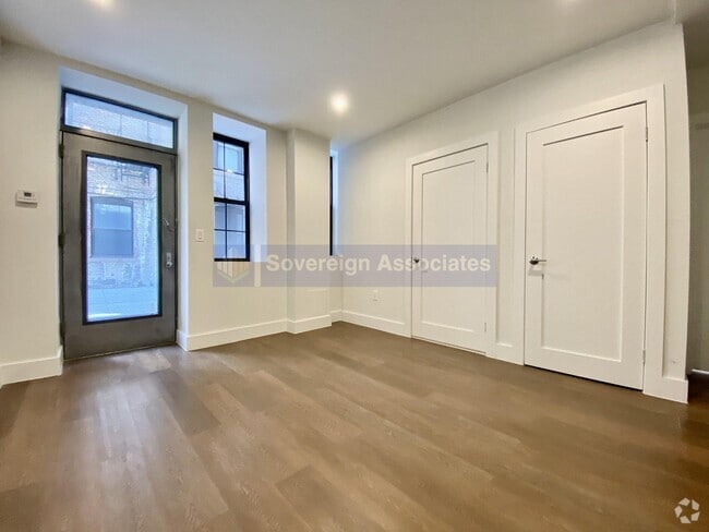 Building Photo - 45 Tiemann Pl