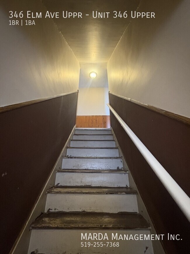 Photo du bâtiment - COZY 1 BED/1 BATH UPPER UNIT WEST INCLUSIVE W/ $50 CAP 1/2 MON FREE