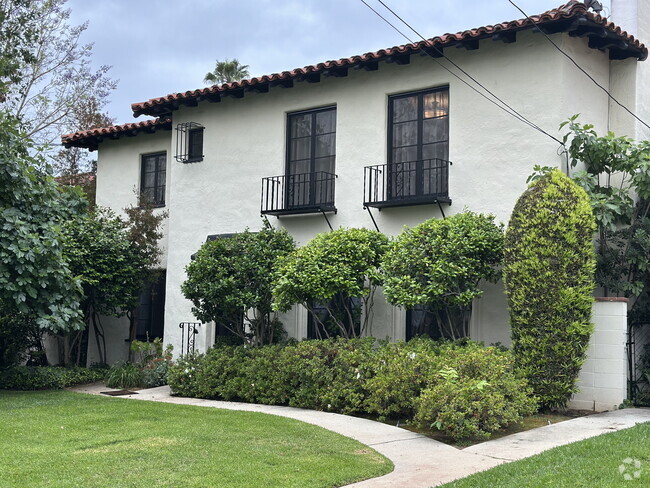 Building Photo - 285 S Santa Anita Ave