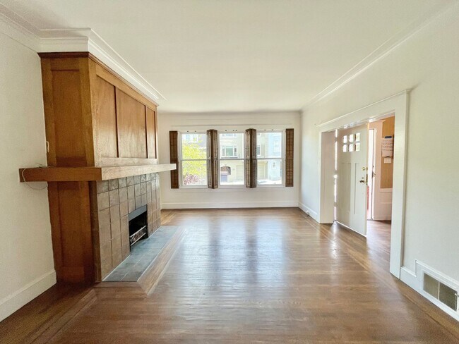 Building Photo - 4BD/3 BA Traditional Cole Valley Home - Vi...
