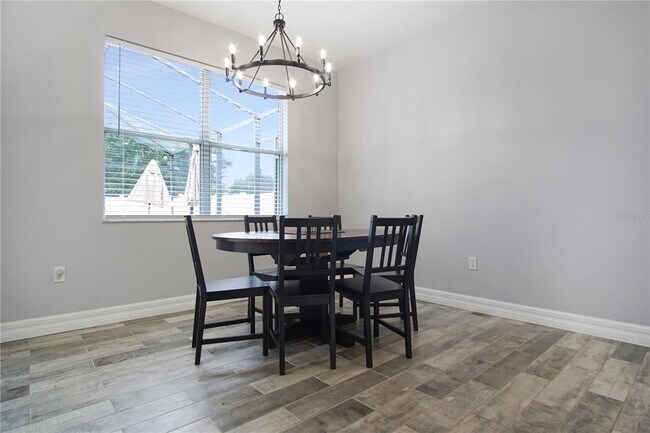 Building Photo - 1642 Pine Ridge Dr