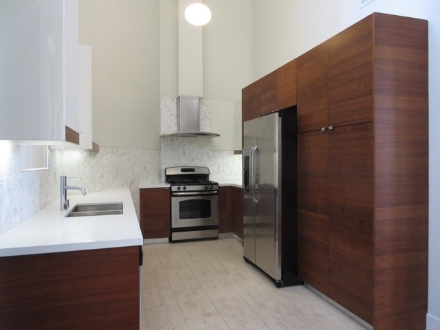 Primary Photo - 220 E Broadway