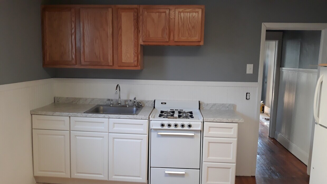 Primary Photo - 2702 Halcyon Ave