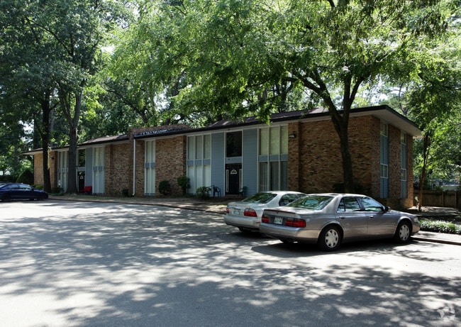 Primary Photo - Mendenhall Gardens Apartments