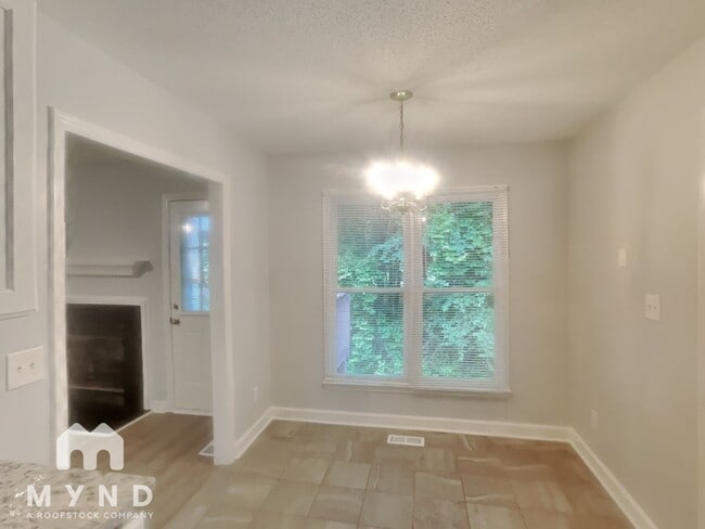 Building Photo - 904 Clifford Dr