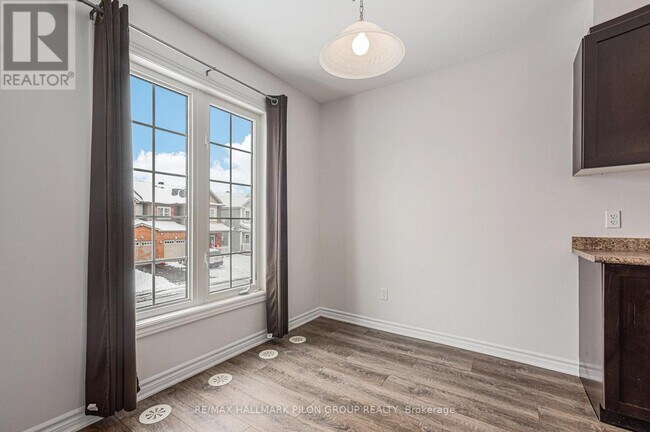 Photo du bâtiment - 116 Sunshine Crescent