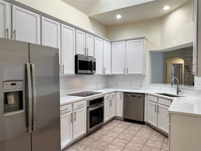 Building Photo - 10 Troon Dr