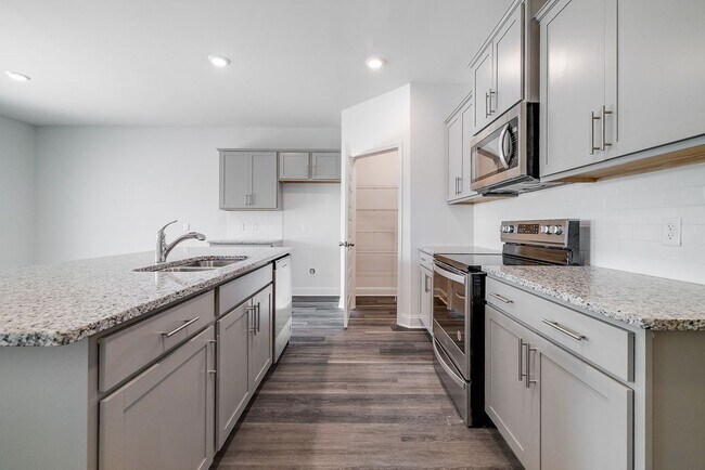 Foto del edificio - Ask Us About Our Move In Specials!