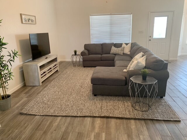 Foto del edificio - "Gorgeous 4-Bedroom, 2 Bathroom Pool Home ...