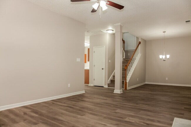 Building Photo - 12106 Kempshott Ct