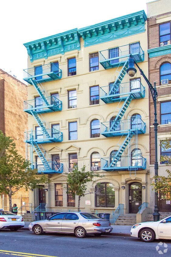 Primary Photo - 500 Manhattan Ave