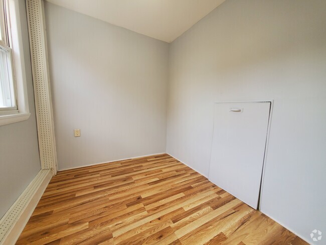 Building Photo - 22 Westervelt Pl