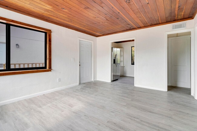 Building Photo - 652 Hernando St