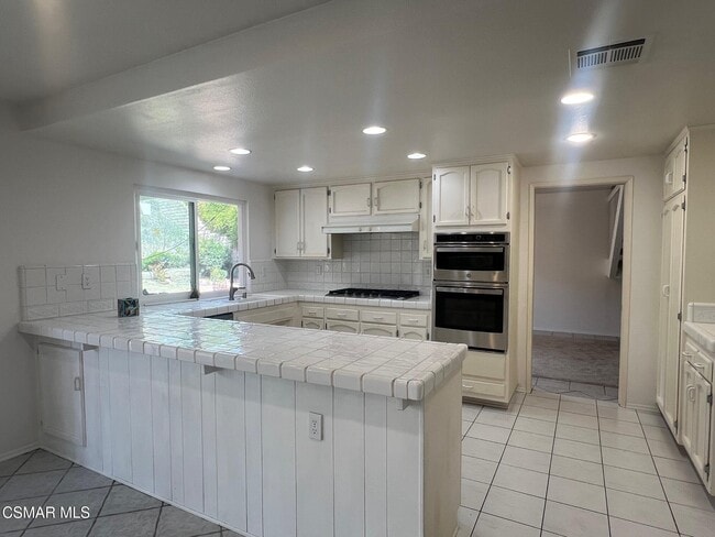 Building Photo - 3862 Lesser Dr