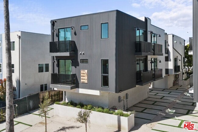 Foto del edificio - 10915 Hesby St