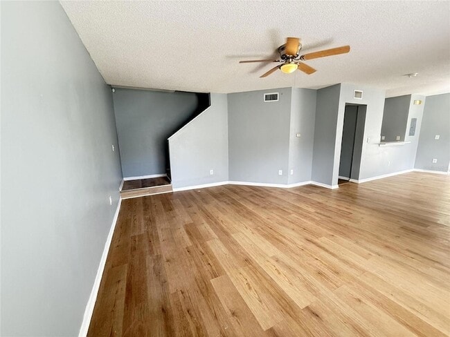 Foto del edificio - 2201 Fluorshire Dr