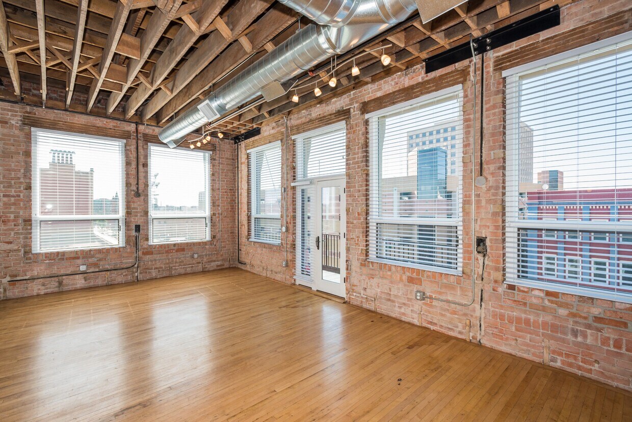 Primary Photo - 101 N Tejon St