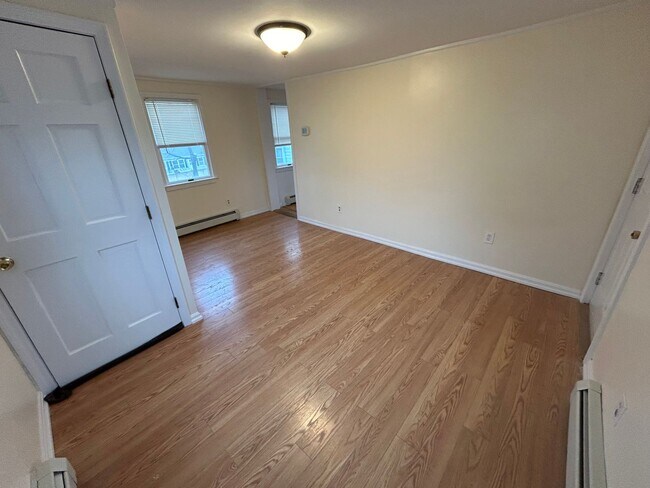 Building Photo - Newly Renovated 1 Bedroom House