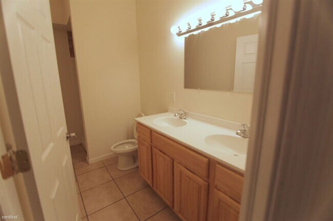 Building Photo - 5 br, 3 bath Duplex - 1836 N 16TH ST Unit A