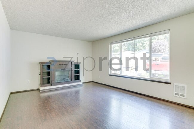 Building Photo - Unit A