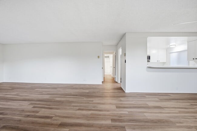 Building Photo - 1022 San Marino Dr