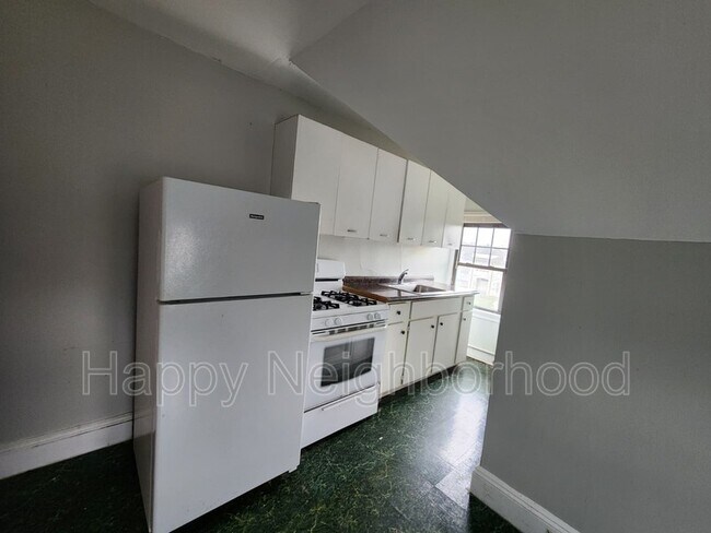 Foto del edificio - 130 Bradley Ave