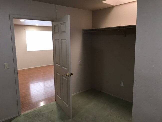 Building Photo - 2802-2802 NW Highland Ave