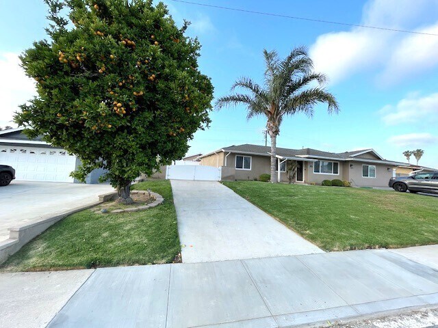 Building Photo - 2615 Elizondo Ave