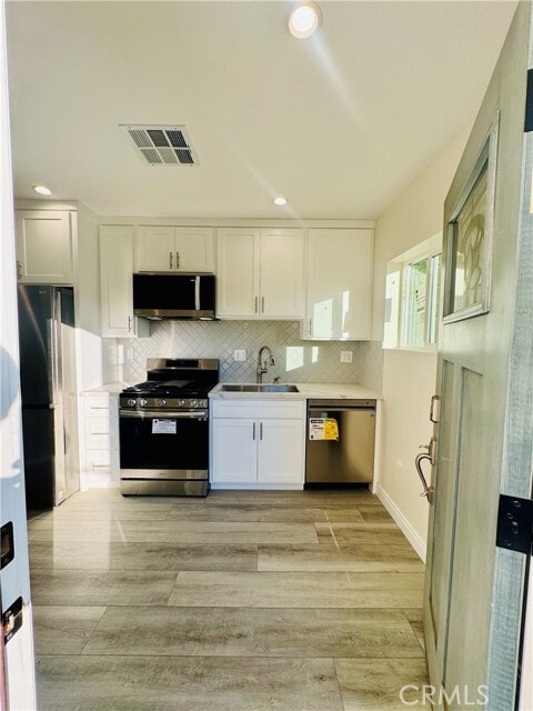 Building Photo - 9318 Encino Ave