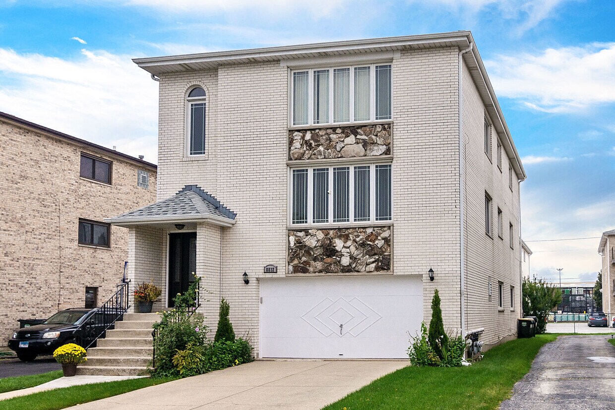 8832 Chester Ave Unit 1, Niles, IL 60714 Condo for Rent in Niles, IL