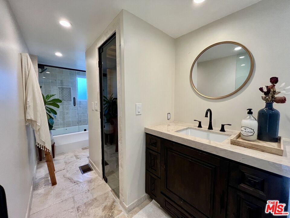 Foto principal - 5302 Medina Rd