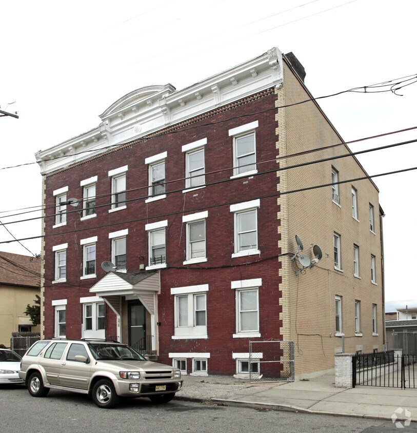Building Photo - 376 Prospect St