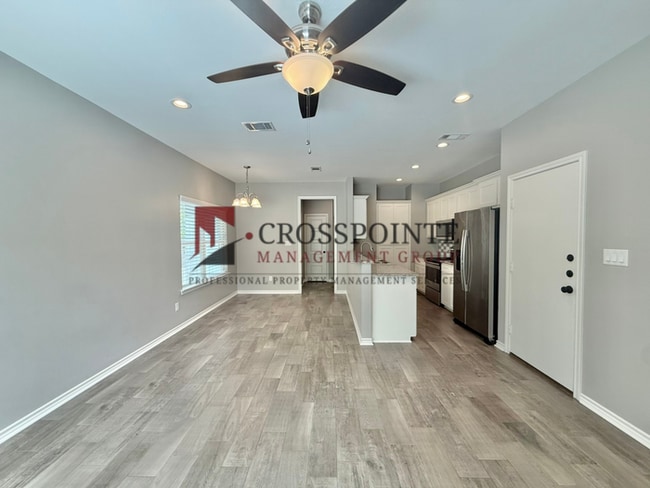 Building Photo - Tour Today! 2 Bedroom 2 Bath Duplex!