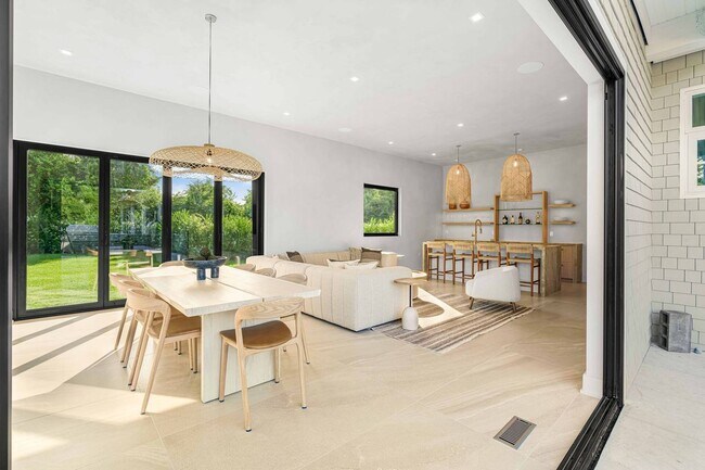 Foto del edificio - 127 Greenleaf Ln