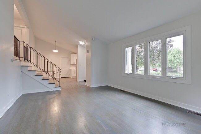 Foto del edificio - 4021 N Bloomington Ave