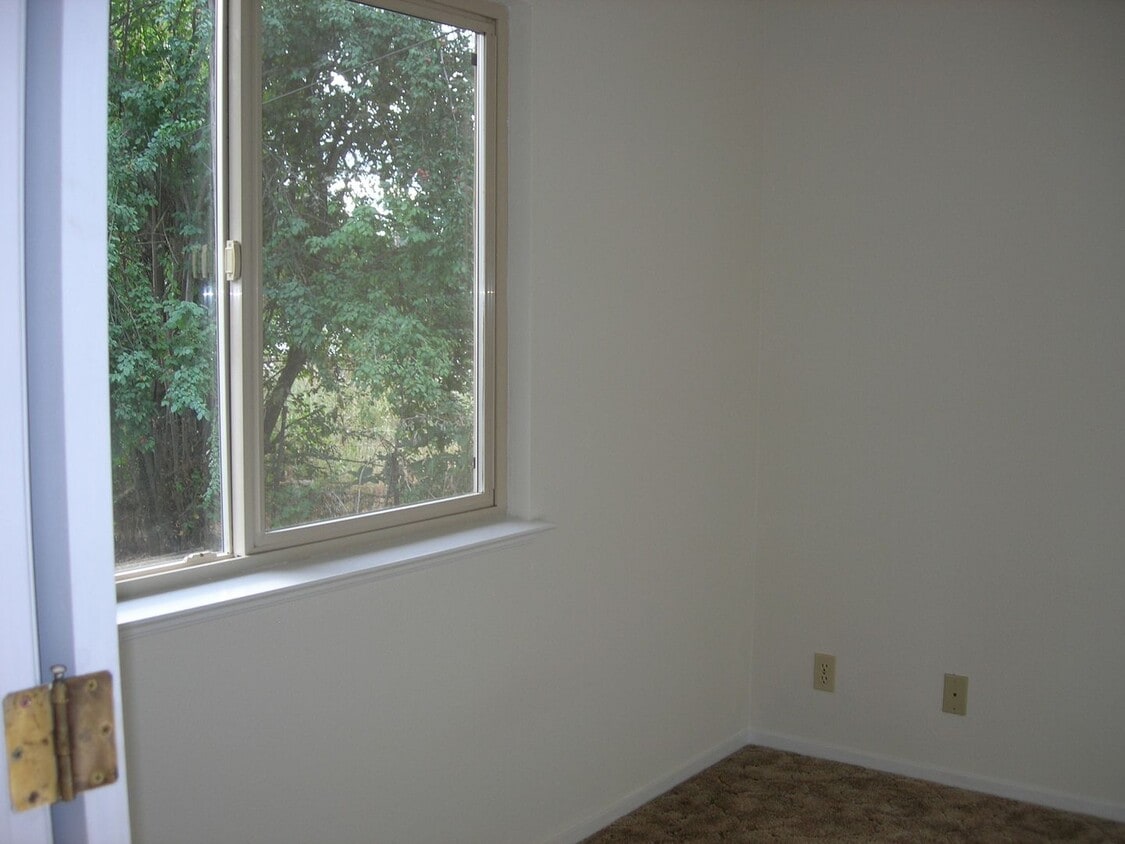 Building Photo - 609