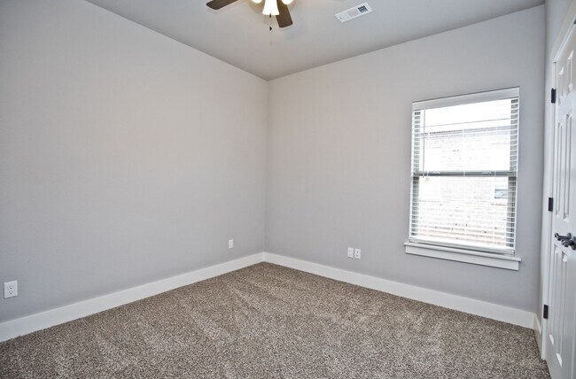 Foto del edificio - ***308 Alder Street***