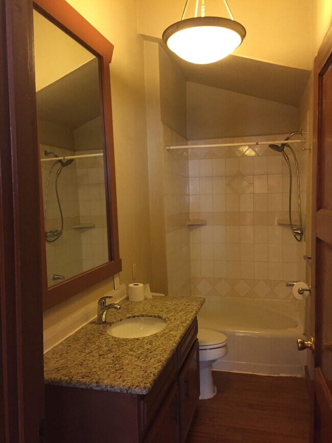 Foto del edificio - 105 125th St E