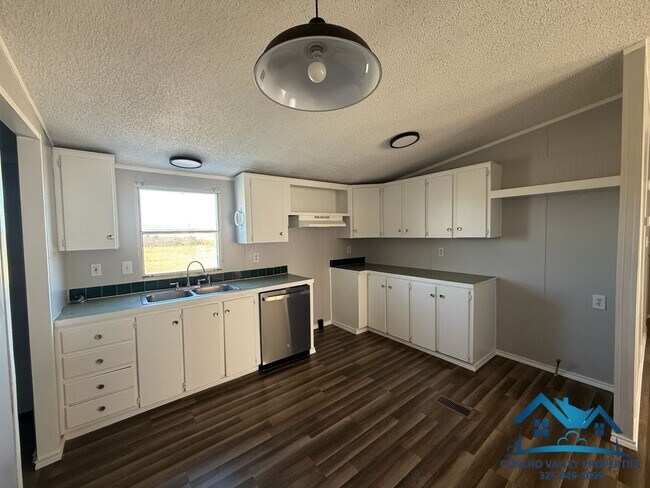 Foto del edificio - 10302 Glass Ct Rd