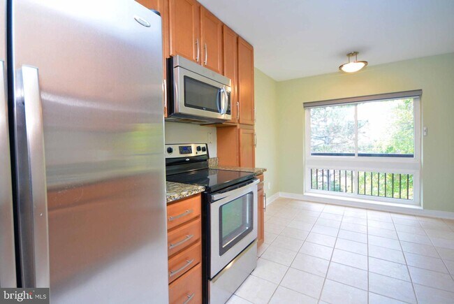Building Photo - 304 Hilltop Ln