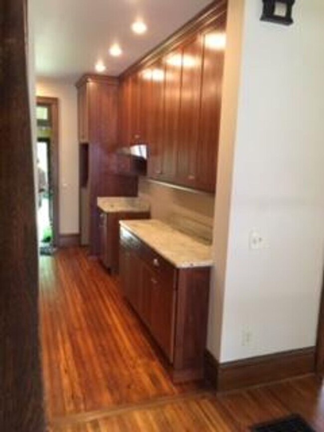 Foto del edificio - 106 W Oakland Ave