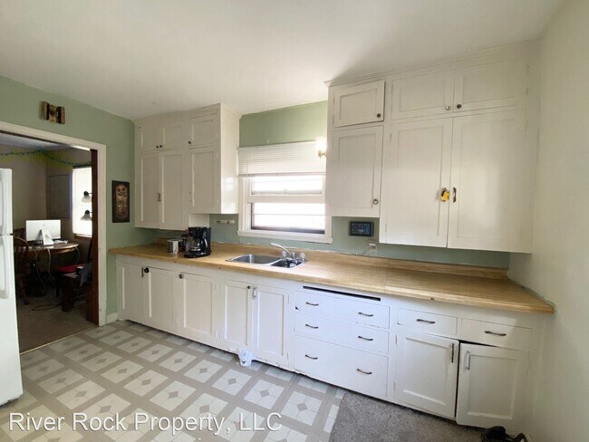 Building Photo - 4 br, 2 bath House - 1145 10th St N