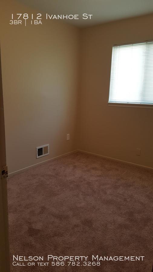 Building Photo - 17812 Ivanhoe St