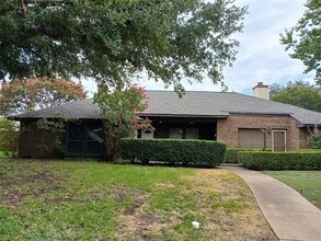 Building Photo - 133 Oakbrook Dr