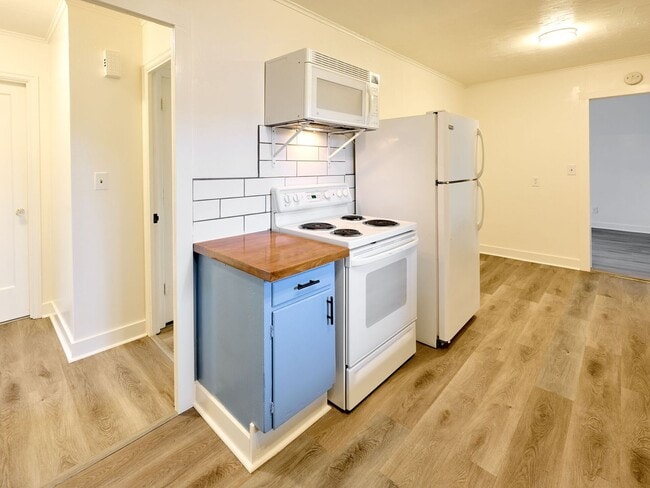 Foto del edificio - 1204 Commercial St NE