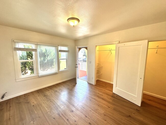 Building Photo - 2648