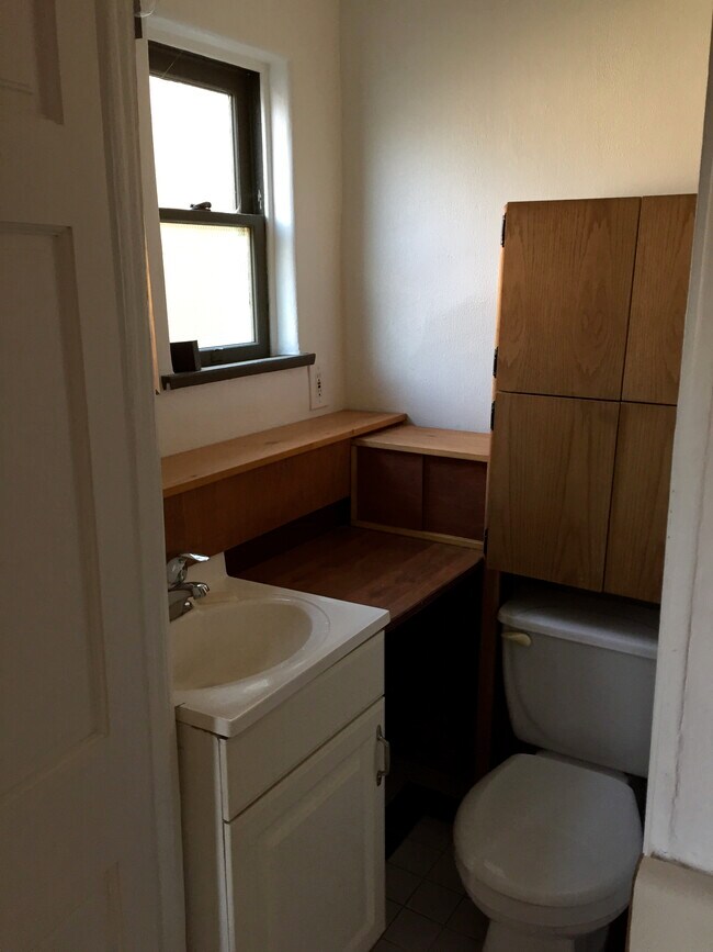 baño - 2085 Ivar Ave