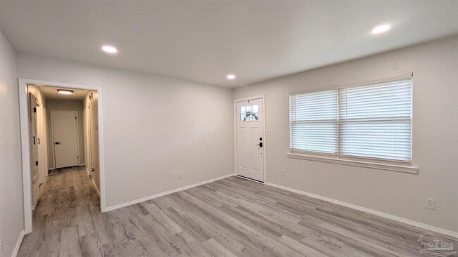 Building Photo - 9644 Hollowbrook Dr