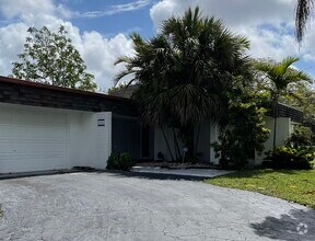 Building Photo - 6104 White Oak Ln