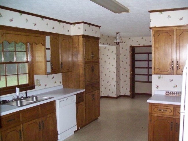 Building Photo - 130 Rollingwood Dr
